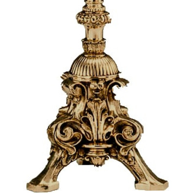 Candelero de pie en bronce con 115 cm. de altura