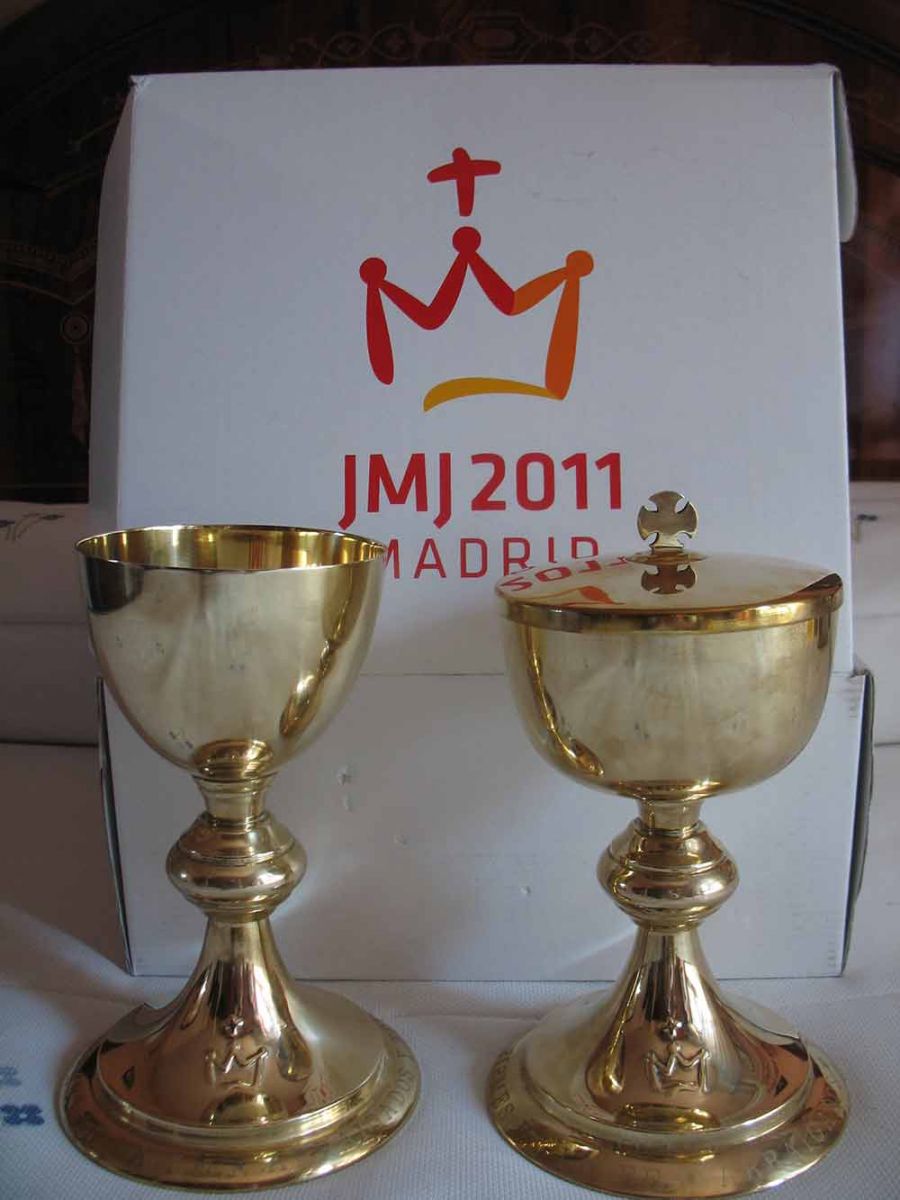 Cáliz y copón conmemorativos de la JMJ Madrid 11